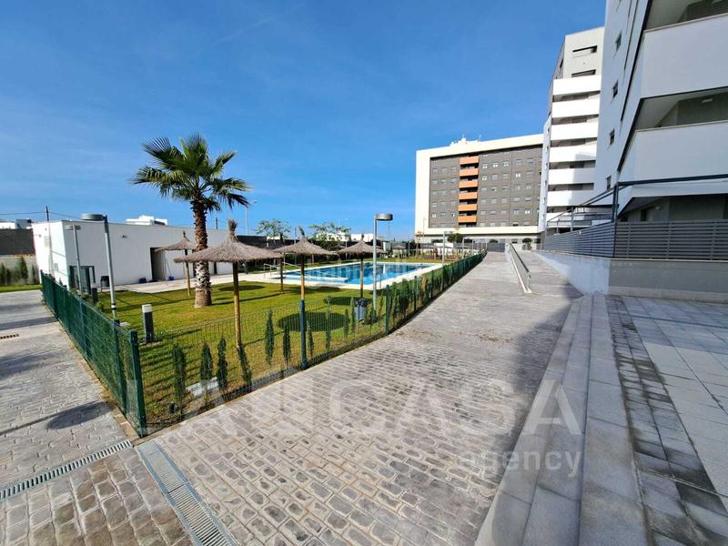 Foto 1518e5ec-0217-4ac2-869f-3d797d82a31f. Appartamento con parcheggio in Entrenúcleos Dos Hermanas