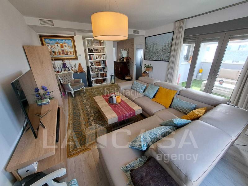 Foto 3837578d-e261-4d91-8eeb-b3897c693be7. Appartamento con parcheggio in Entrenúcleos Dos Hermanas