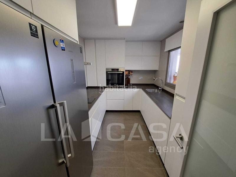 Foto f11a4680-b9da-42e5-bc5b-4385bc773ba2. Appartamento con parcheggio in Entrenúcleos Dos Hermanas