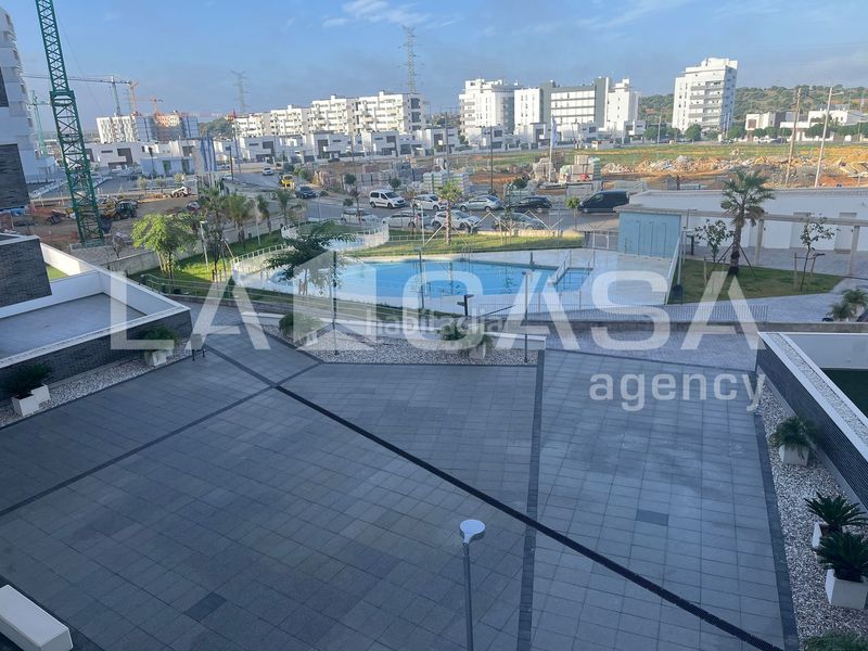 Foto df69ee56-97b4-4964-868e-ebb86945d415. Pis amb aparcament piscina a Entrenúcleos Dos Hermanas