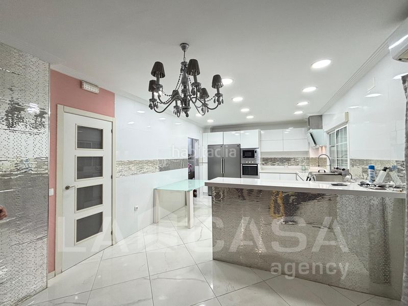 Foto 379077bd-68cb-4882-958e-82075e4986b6. Xalet amb aparcament a Entrenúcleos Dos Hermanas