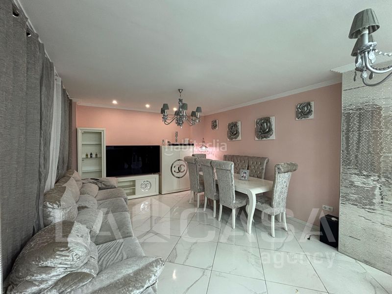 Foto 3b72e76b-423b-43d9-8cf3-6a0110a813fe. Xalet amb aparcament a Entrenúcleos Dos Hermanas