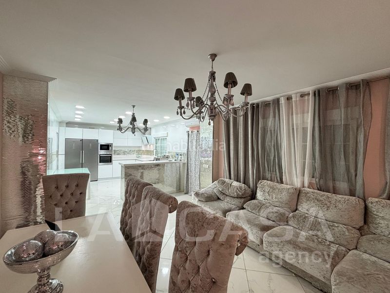 Foto 3babf3a0-66e0-4926-8565-53ec214053fd. Xalet amb aparcament a Entrenúcleos Dos Hermanas