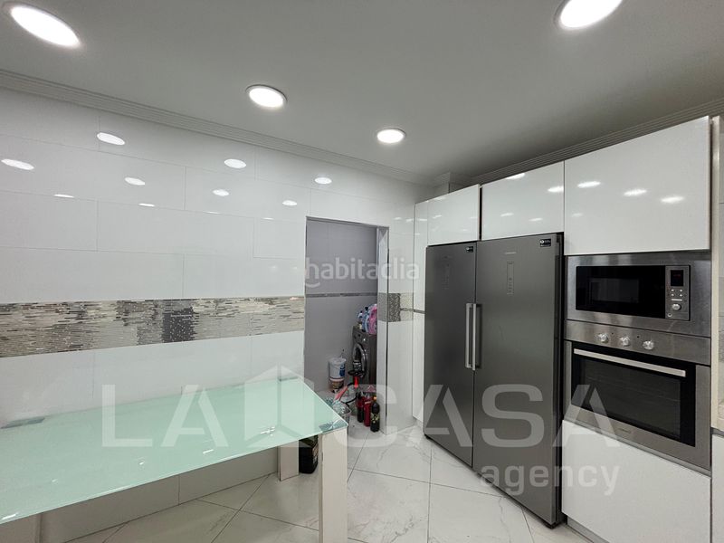 Foto 3e1cd91d-8450-4282-bb3f-08d015a71a68. Xalet amb aparcament a Entrenúcleos Dos Hermanas