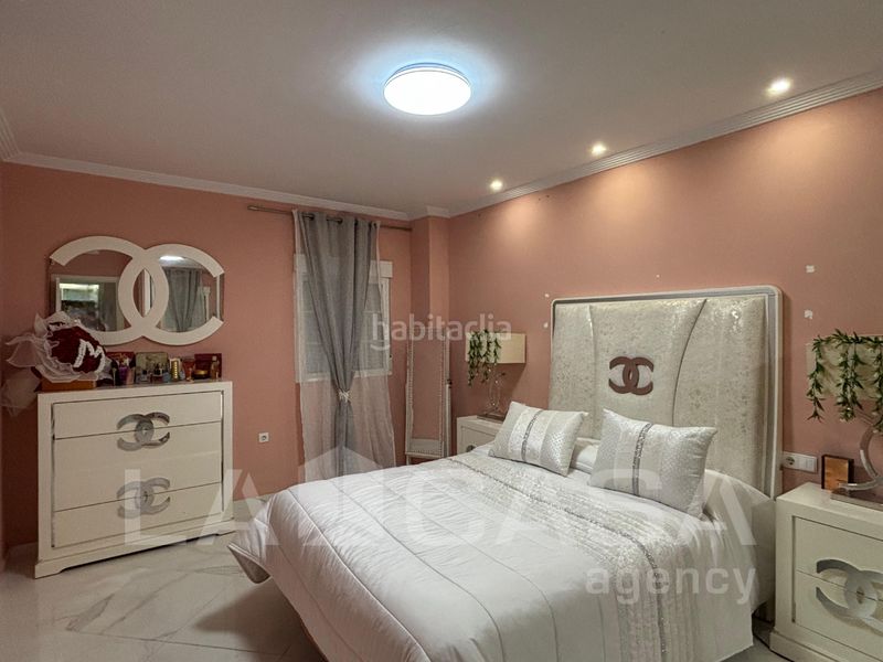 Foto 501d7250-b4ae-4152-8457-b4c87d3d0a35. Xalet amb aparcament a Entrenúcleos Dos Hermanas