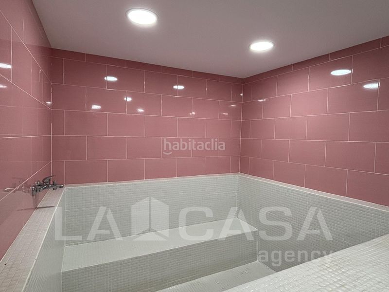 Foto 54fed408-32b4-498d-bceb-452ff82c8220. Xalet amb aparcament a Entrenúcleos Dos Hermanas