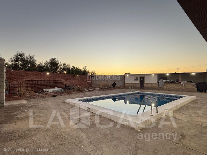 Foto 7c6136e7-a2e8-4366-81b1-f32475b534fd. Xalet amb aparcament a Entrenúcleos Dos Hermanas