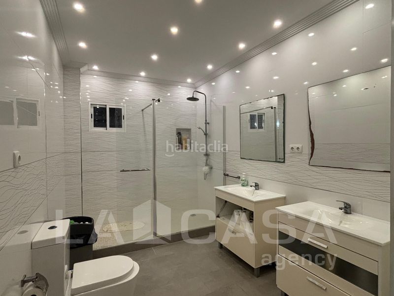 Foto af35a77a-4bcd-447a-b575-a853dc273815. Xalet amb aparcament a Entrenúcleos Dos Hermanas