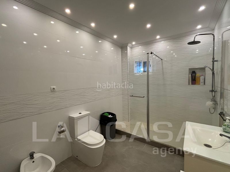 Foto b69d1e00-e4d0-4102-835d-b8a2dce739cf. Xalet amb aparcament a Entrenúcleos Dos Hermanas