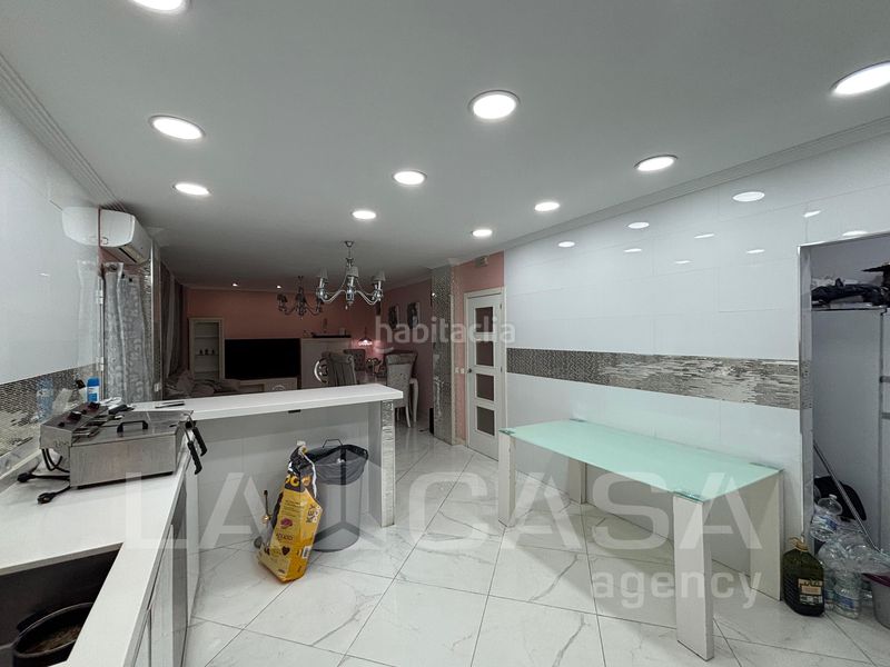 Foto dbc2666f-5919-4a4c-bccf-60226b65fff2. Xalet amb aparcament a Entrenúcleos Dos Hermanas