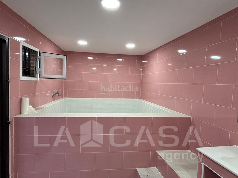 Foto ed09d7a5-e246-42b5-ace1-7fcf0f6048d1. Xalet amb aparcament a Entrenúcleos Dos Hermanas