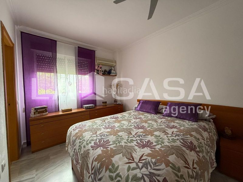 Foto 3295d093-97c9-4035-ba6d-8f9bce3ff515. Casa adossada amb aparcament piscina a Avenida de Europa Montequinto