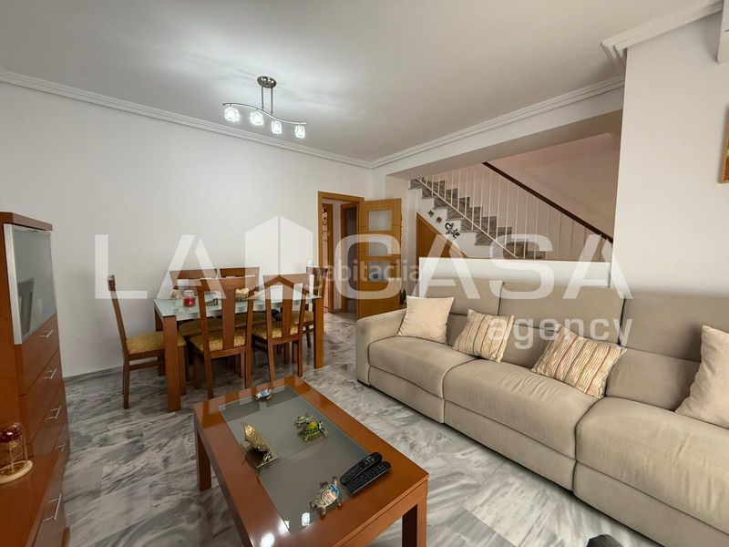 Foto 5a20be9e-4cf3-4f58-942f-d9eb10c81542. Casa adossada amb aparcament piscina a Avenida de Europa Montequinto