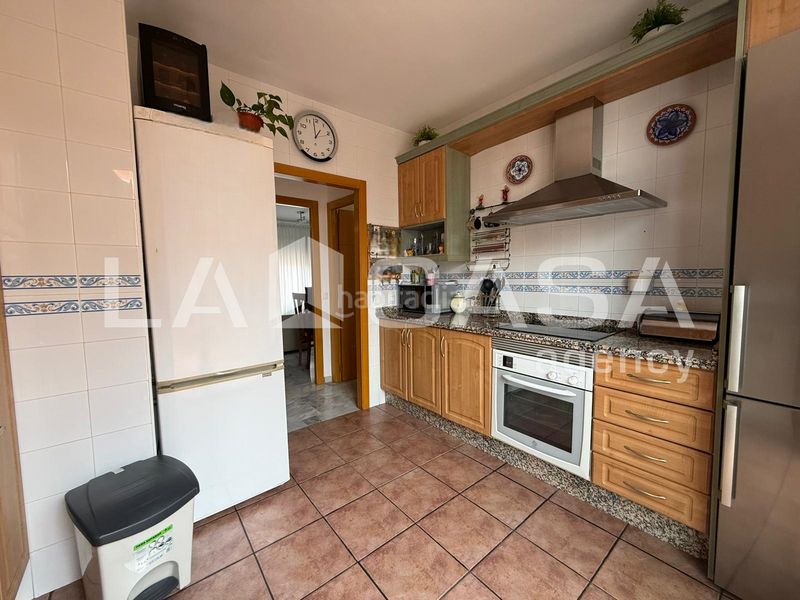 Foto a296561e-7c73-498b-83f1-dddca78763e0. Casa adossada amb aparcament piscina a Avenida de Europa Montequinto