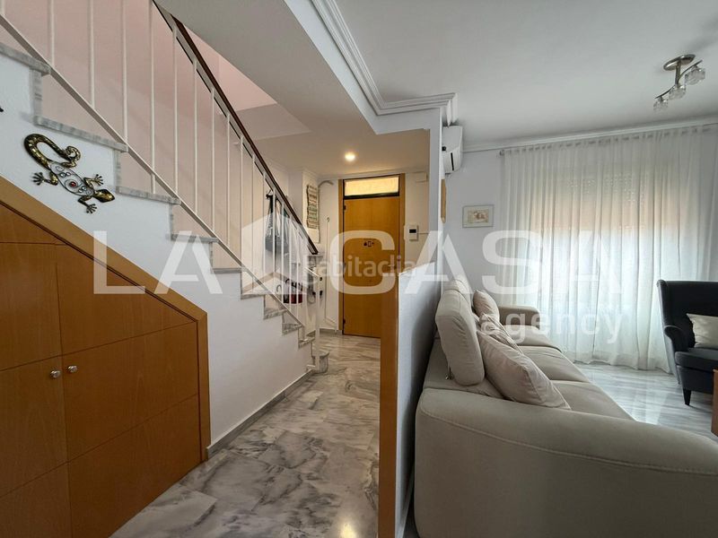Foto baedb616-04a4-4372-afa0-b13d82c8b695. Casa adossada amb aparcament piscina a Avenida de Europa Montequinto