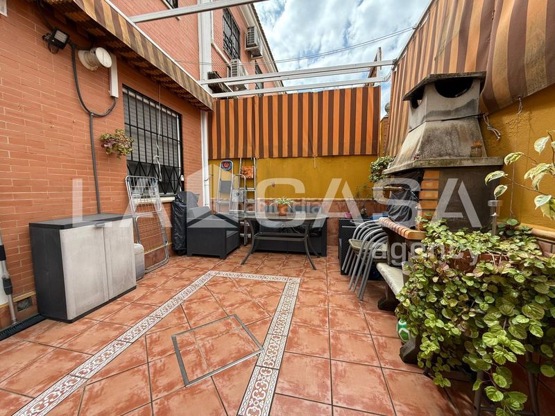 Foto c7f74f8d-d86a-4b85-8e9f-f9f7a8777a66. Casa adossada amb aparcament piscina a Avenida de Europa Montequinto