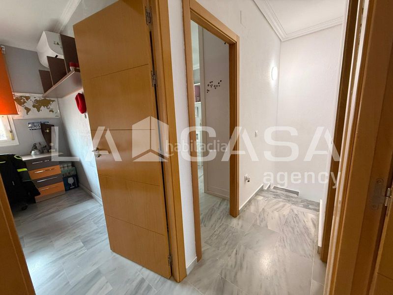 Foto f4a6b156-9024-43f5-b05b-a7225c6227ce. Casa adossada amb aparcament piscina a Avenida de Europa Montequinto
