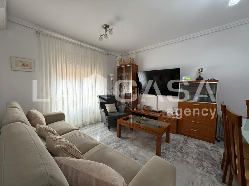 Foto fbe6fa19-0d15-4346-9d58-99428c05536b. Casa adossada amb aparcament piscina a Avenida de Europa Montequinto
