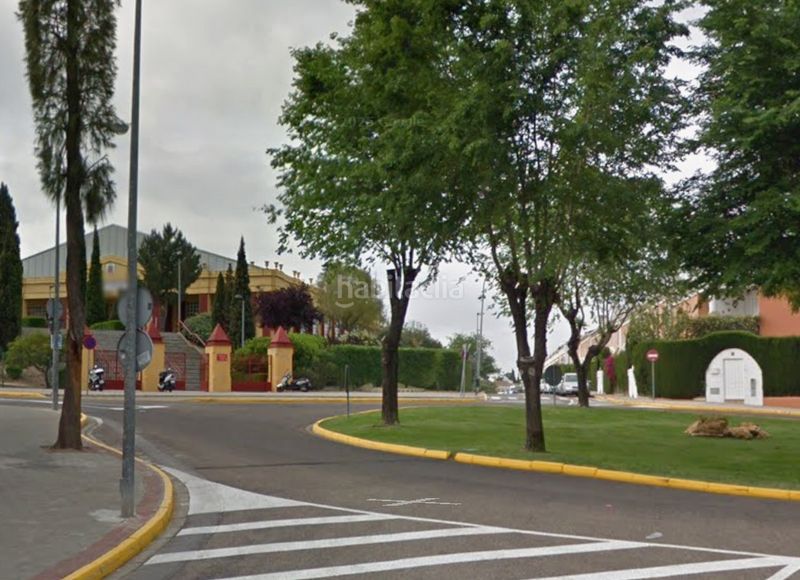 Foto 3bfc8892-60b7-4ae8-b4c3-231f3a4af7d2. Casa adossada amb aparcament piscina a Avenida de Europa Montequinto