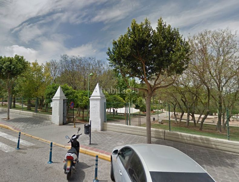 Foto 43141515-34a4-40e7-b2f8-b0adfcfd53f9. Casa adossada amb aparcament piscina a Avenida de Europa Montequinto