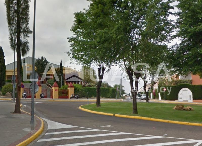 Foto a2ad9277-42fd-446a-a561-2becc243b1bb. Casa adossada amb aparcament piscina a Avenida de Europa Montequinto