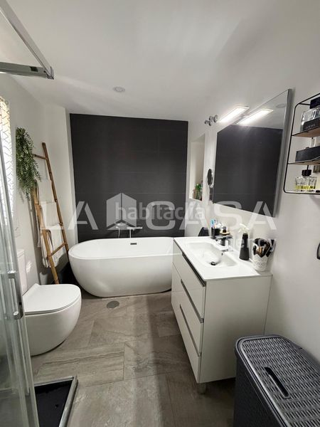 Foto 0e011c3b-1dfb-490e-b8b7-0594f8496436. Casa adossada amb calefacció aparcament a Avenida de Europa Montequinto