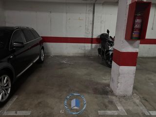 Parking voiture à Avenida de Europa