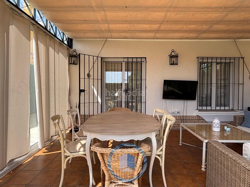 Foto f924c0e7-2735-4f05-9eba-4363ee1403e5. Casa aparellada a Condequinto Montequinto