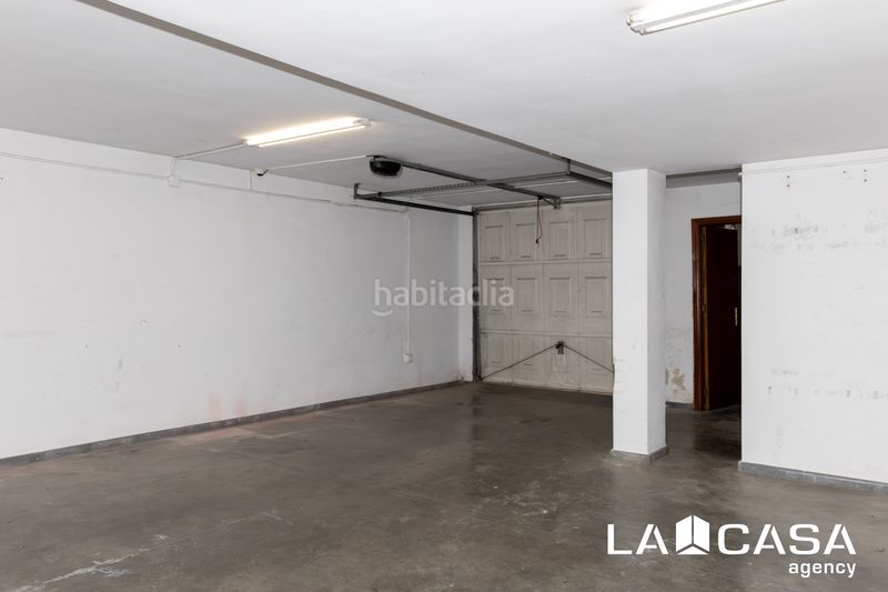 Foto 0135f06d-9a50-4fba-b701-3cfe6fe8f035. Casa aparellada amb aparcament a La Motilla - Fuente del Rey Dos Hermanas