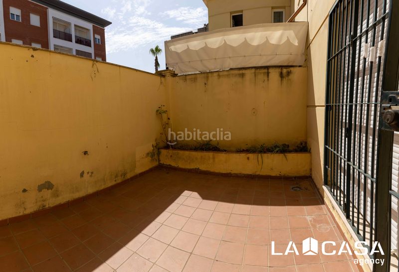 Foto 09081b60-0346-4df8-bf7a-c27b5a873534. Casa aparellada amb aparcament a La Motilla - Fuente del Rey Dos Hermanas