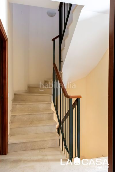 Foto 461b5f1c-c65c-4966-b3a0-3901b7c967a0. Casa aparellada amb aparcament a La Motilla - Fuente del Rey Dos Hermanas