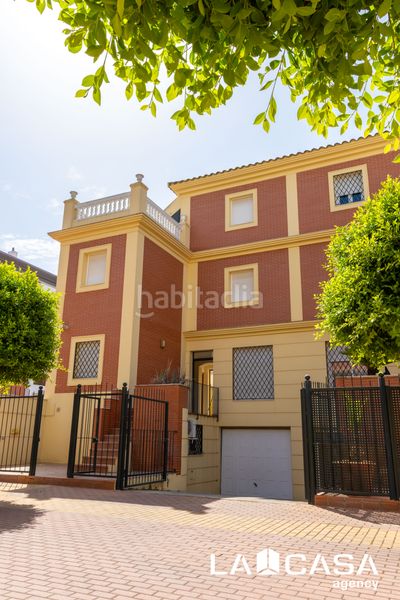 Foto 49b3c17f-3c0b-46f9-88cc-c770e85def9e. Casa aparellada amb aparcament a La Motilla - Fuente del Rey Dos Hermanas