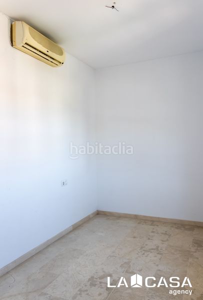 Foto 6a0a48ba-2fc6-481c-be92-4bdc0de9bbaf. Casa aparellada amb aparcament a La Motilla - Fuente del Rey Dos Hermanas