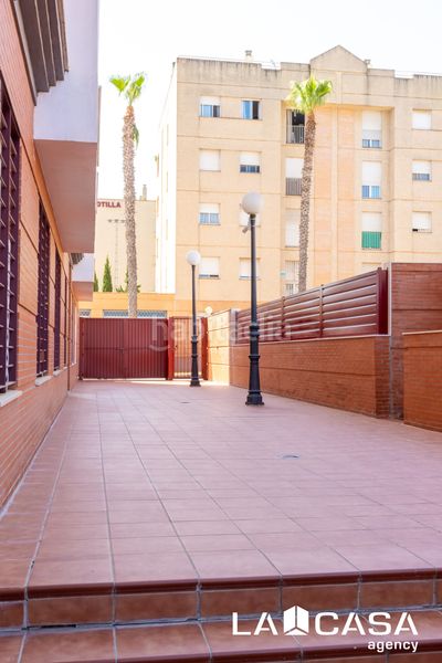 Foto ac44b583-445b-486a-969f-18796c49be5c. Casa aparellada amb aparcament a La Motilla - Fuente del Rey Dos Hermanas