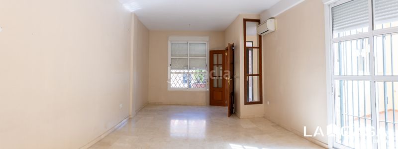 Foto c9b183bd-348b-4f84-a25f-e34f81158366. Casa aparellada amb aparcament a La Motilla - Fuente del Rey Dos Hermanas