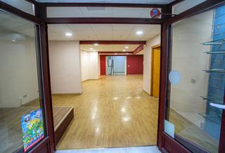 Local Comercial  Avinguda corts valencianes. Local comercial