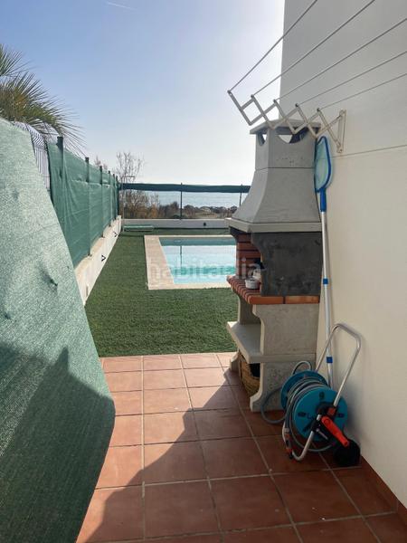 Foto ed8e940b-c4d4-421e-a6e6-a1a9376641e9. Chalet  de lujo delante del mar en Playa Burriana