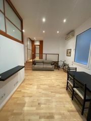 Rent Flat in Carrer de mallorca 114. Estudio de dos habitaciones suites