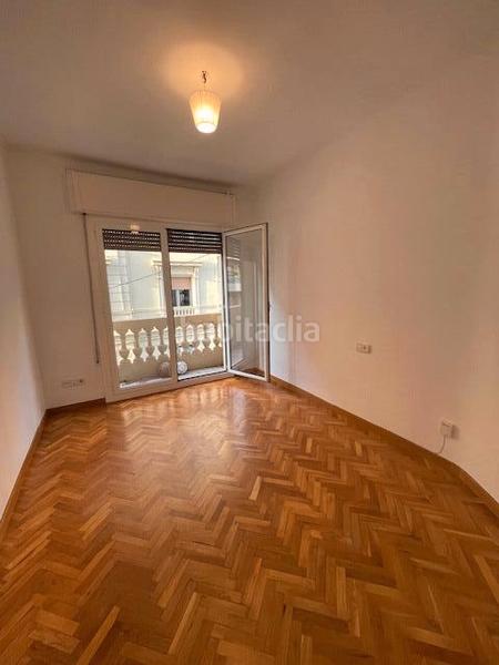 Foto 76bd8261-4a67-4de7-a5e3-164ef5a6e17b. Alquiler piso  reformado de dos habitaciones dobles y una individual en Barcelona
