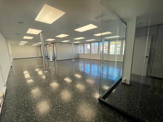 Rent Office space in Carrer de galileu 303. Oficina muy soleada en calle galileo con trav. corts