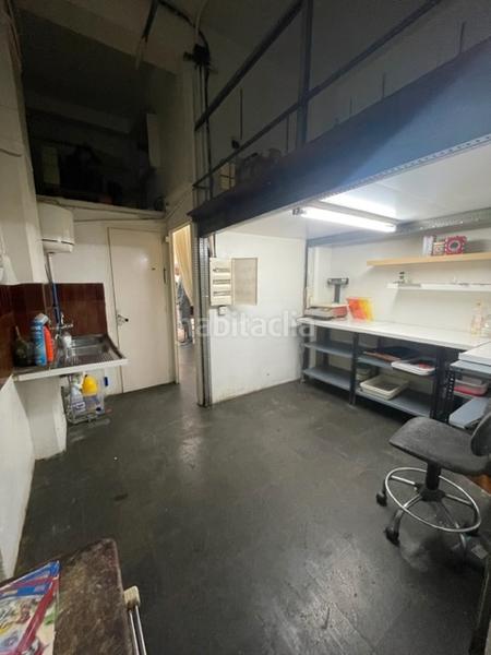 Foto 68f5d51a-136b-4165-8a77-103960cb95a4. Lloguer local comercial a carrer de sant elies 11 a Barcelona