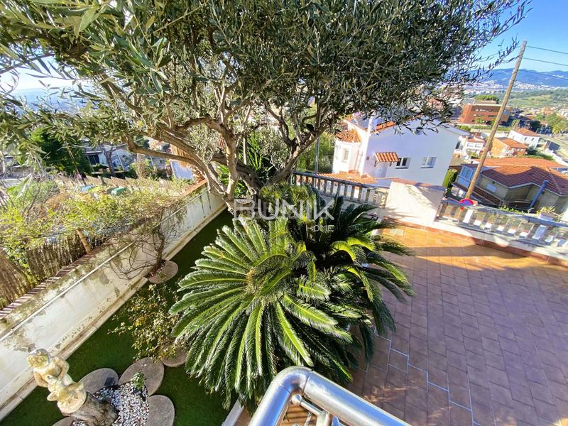 Foto 92e0e18f-0062-4ece-b572-f7e5ced49f00. Haus mit pool in La Miranda Esplugues de Llobregat