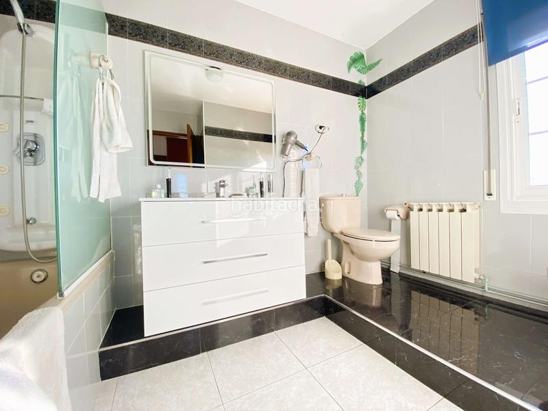 Foto b6be2f38-5141-47ec-bed7-053468c0fc71. Haus mit pool in La Miranda Esplugues de Llobregat