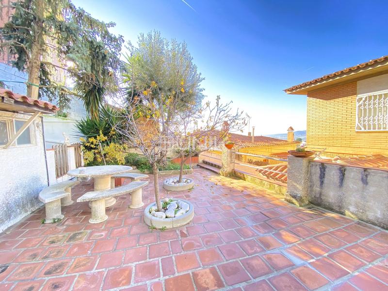 Foto 52371644-319a-4477-a512-5f446634e1b5. House with pool in La Miranda Esplugues de Llobregat