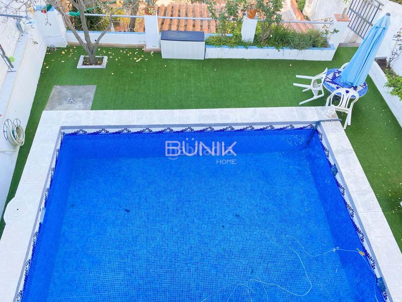 Foto 72738c49-41ca-4717-9cbf-847aa330b15c. House with pool in La Miranda Esplugues de Llobregat