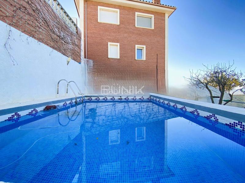 Foto d1bc2423-c1ee-4afc-bac5-1b9315d112c0. House with pool in La Miranda Esplugues de Llobregat