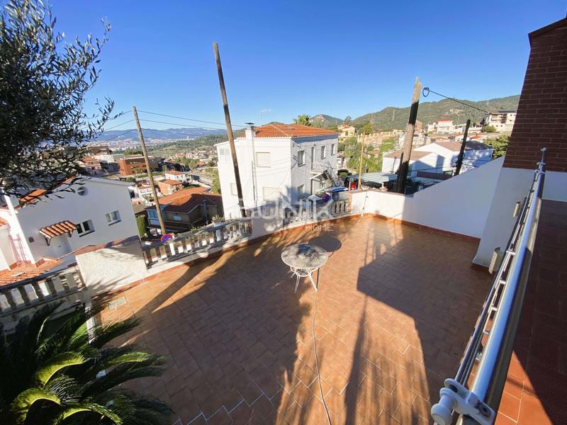 Foto 483f34d9-76c8-4ff4-9530-97d641efbd97. Maison avec piscine dans La Miranda Esplugues de Llobregat