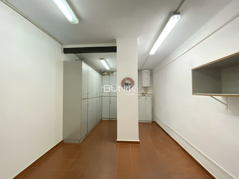 Foto b405bf25-6192-4cc7-aa39-6a22a13de2b5. Pas-de-porte local commercial dans Putget - Farró Barcelona