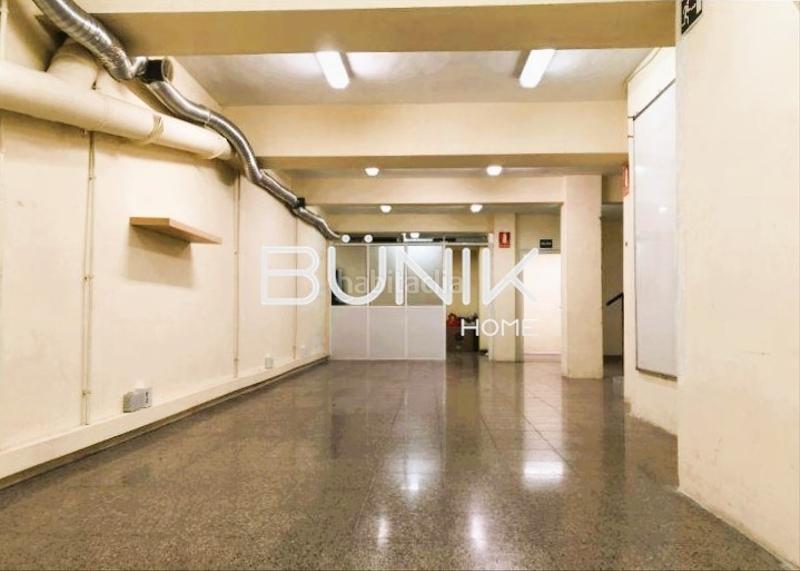 Foto baaecf13-6cb3-414a-ae95-8b6ff3585702. Local comercial en Guinardó Barcelona