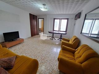 Casa en Centro. Venta de casa de dos plantas en en centro